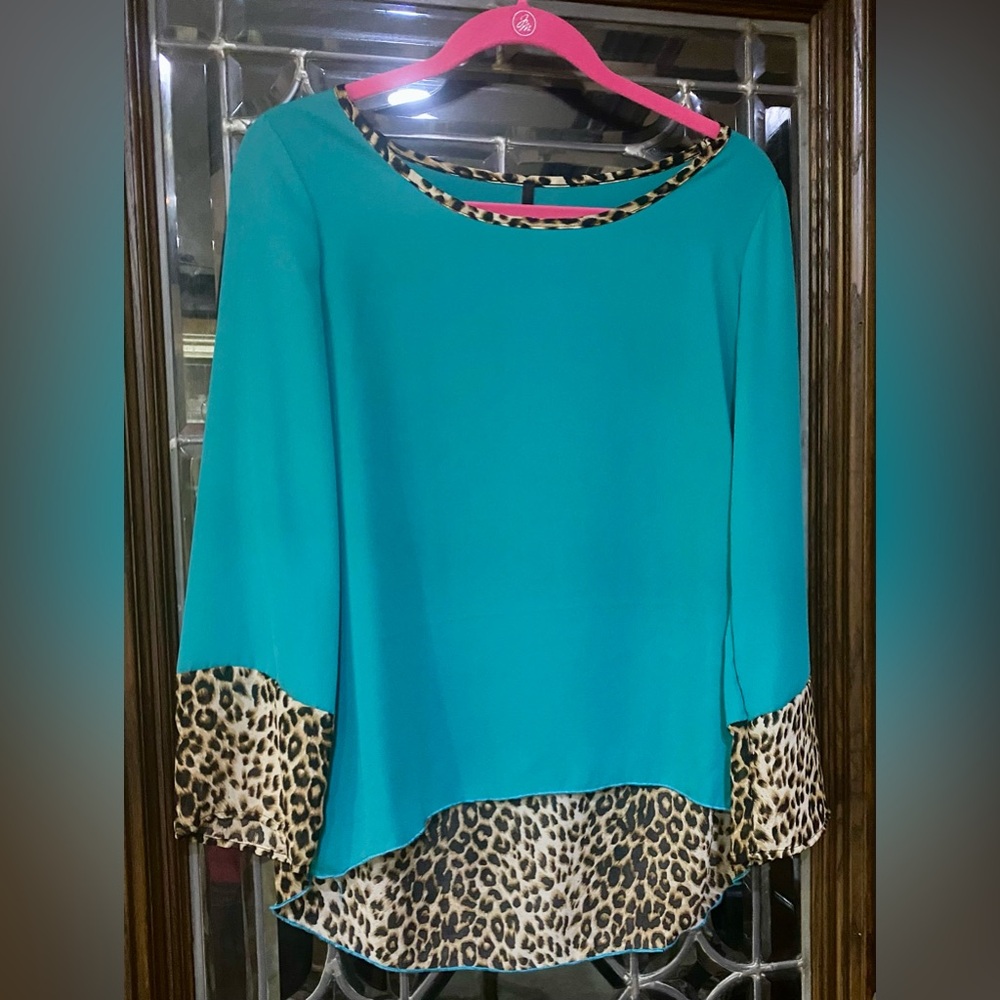 Yoyo5 Teal Hi-Low Leopard Contrast Top Size Small